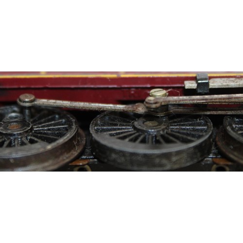 983 - A Selection Of Collectable Railway Models Inc: 1 x TRI-ANG Engine, 2 x  Hornby Carriages And A Hornb... 