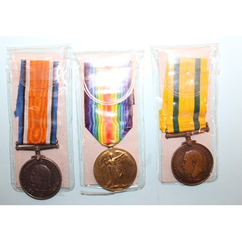 585 - WWI Trio of Medals - Awarded to 1906 PTE C T SAUNDERS  - 11-LOND R.

VICTORY MEDAL
BRITISH WAR MEDAL... 