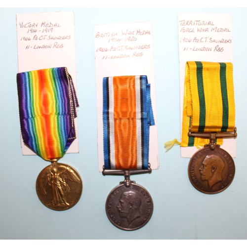 585 - WWI Trio of Medals - Awarded to 1906 PTE C T SAUNDERS  - 11-LOND R.

VICTORY MEDAL
BRITISH WAR MEDAL... 