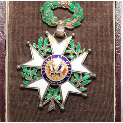 588 - Boxed France Knight Order Of Legion Of Honor 1870 Model French WW 1 & WW 2. Medal