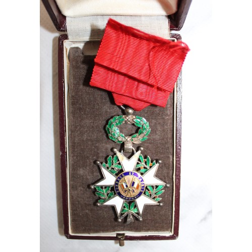 588 - Boxed France Knight Order Of Legion Of Honor 1870 Model French WW 1 & WW 2. Medal