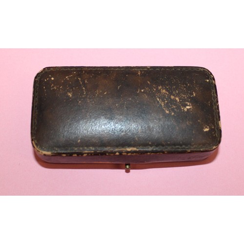 859 - Antique Stamped 15. 625 Watch Case & Stamped 9ct Strap Total Weight 13.05g Boxed
Untested