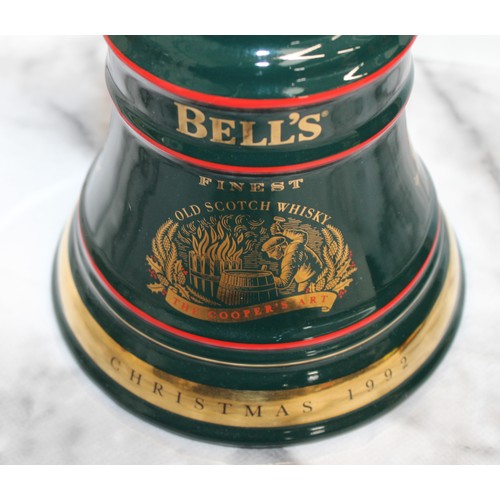 16 - A Boxed Collectable Bell's Whisky In A Christmas 1992 Wade Decanter Unopened Damaged Cork Please See... 