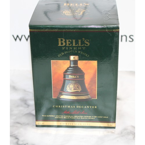 16 - A Boxed Collectable Bell's Whisky In A Christmas 1992 Wade Decanter Unopened Damaged Cork Please See... 