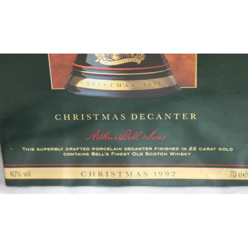 16 - A Boxed Collectable Bell's Whisky In A Christmas 1992 Wade Decanter Unopened Damaged Cork Please See... 