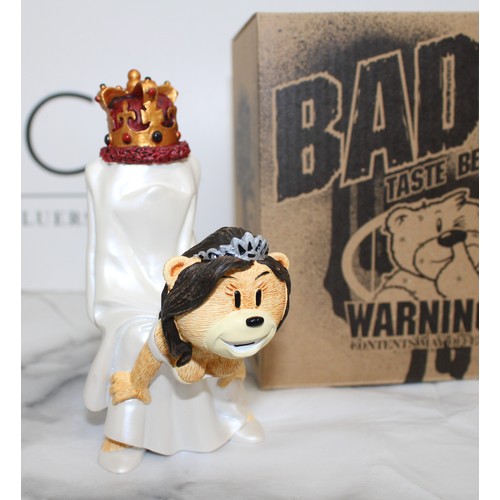 278 - WARNING ADULT CONTENT 2 x Boxed -BAD TASTE BEARS- By Peter Underhill Inc: William & Kate And Robin