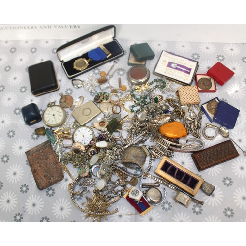 107 - A Large Quantity Of House Clearance Collectables