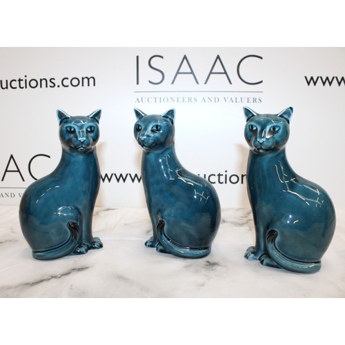195 - 5 x Vintage Poole Pottery Figurines Inc: Three Sitting Cats, A Dolphin And A Seal Tallest: 17cm All ... 