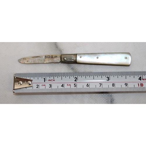 111 - A Collectable Small Antique Penknife With A Silver Hallmarked Blade And A Mother Of Pearl Handel L: ... 