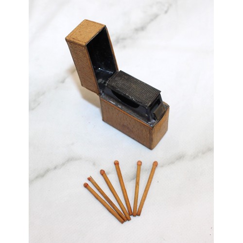 113 - A Collectable Antique Victorian Vesta Case And Travelling Ink Well H: 4.5cm