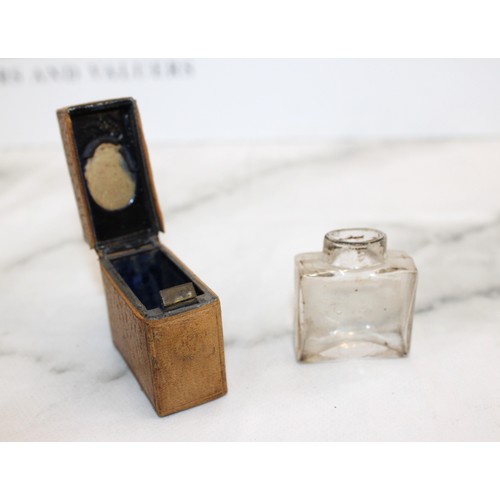 113 - A Collectable Antique Victorian Vesta Case And Travelling Ink Well H: 4.5cm