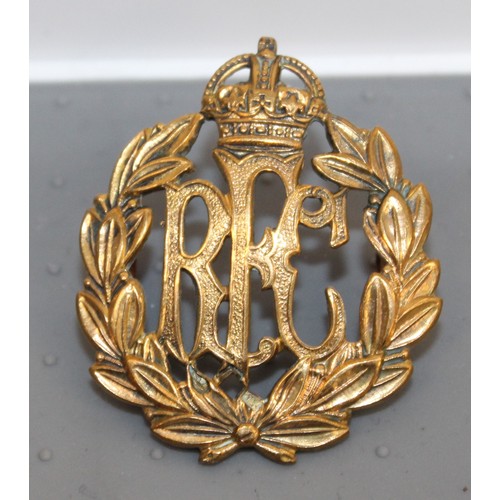 236 - A Collectable WW1 Royal Flying Corps Cap Badge