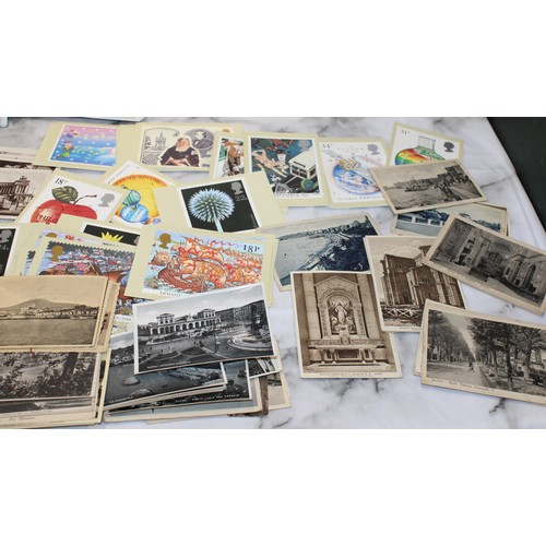 282 - A Large Quantity Of Postcards Some In Albums As Found