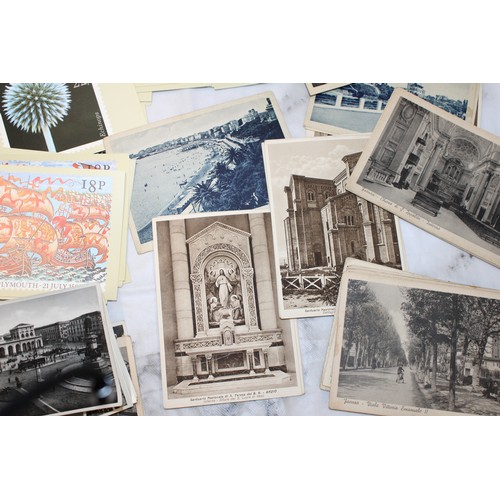 282 - A Large Quantity Of Postcards Some In Albums As Found