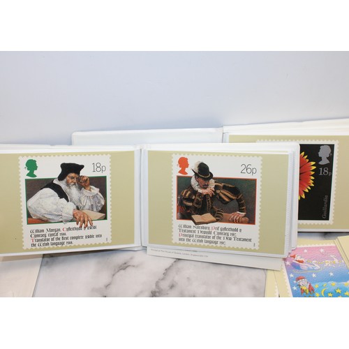 282 - A Large Quantity Of Postcards Some In Albums As Found