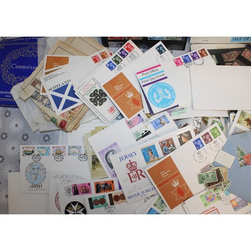 290 - A Large Quantity Of Worldwide Franked/Unfranked Stamps As Found