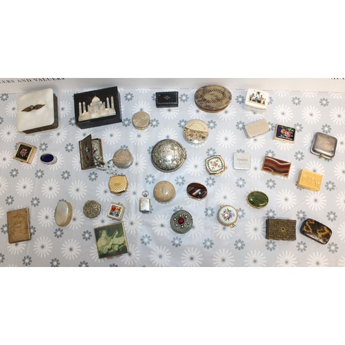 88 - A Collection Of Vintage Accessories Inc: Cigarette Cases And Small Decorative Trinket/Pill Boxes/Pot... 