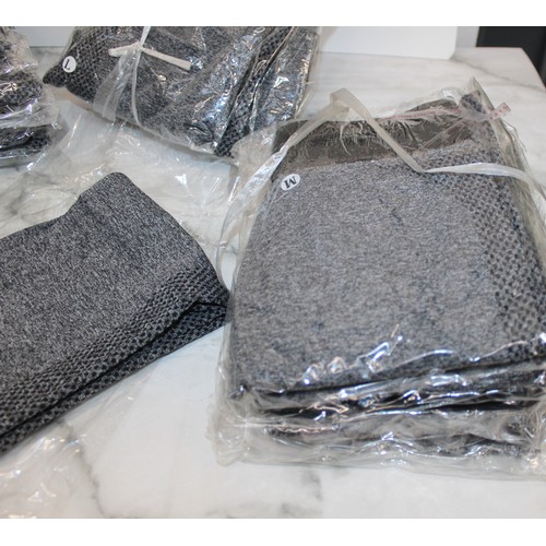 258 - Ex Wholesale -Quantity Of Ladies Leggings In Large & Medium As Found
5 x Medium Grey
9 x Large Grey
... 