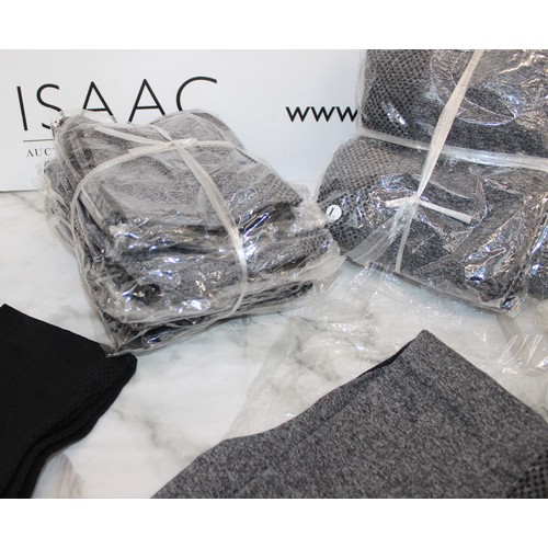 258 - Ex Wholesale -Quantity Of Ladies Leggings In Large & Medium As Found
5 x Medium Grey
9 x Large Grey
... 