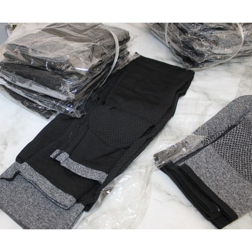 258 - Ex Wholesale -Quantity Of Ladies Leggings In Large & Medium As Found
5 x Medium Grey
9 x Large Grey
... 