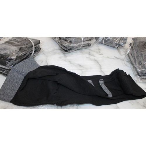 258 - Ex Wholesale -Quantity Of Ladies Leggings In Large & Medium As Found
5 x Medium Grey
9 x Large Grey
... 