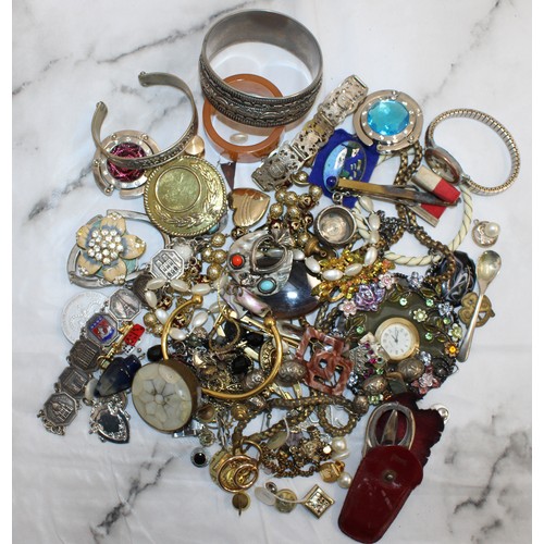 98 - House Clearance Jewellery Etc As Found