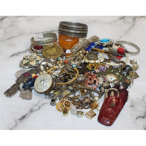 98 - House Clearance Jewellery Etc As Found