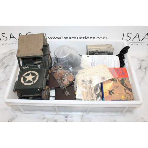 100 - A Tray Of Mixed Collectable Items TRAY NOT INCLUDED