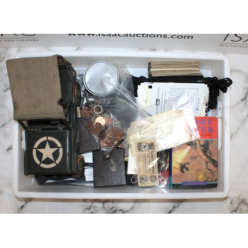 100 - A Tray Of Mixed Collectable Items TRAY NOT INCLUDED