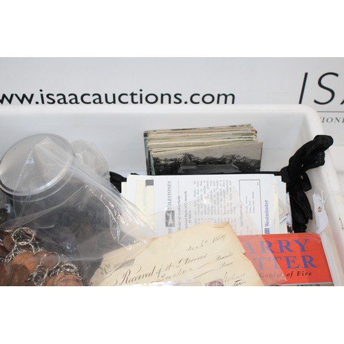 100 - A Tray Of Mixed Collectable Items TRAY NOT INCLUDED