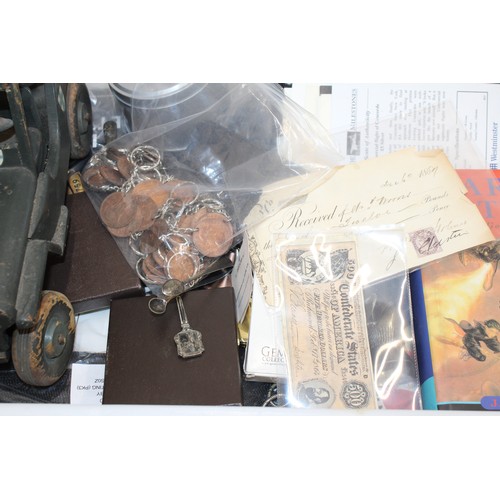 100 - A Tray Of Mixed Collectable Items TRAY NOT INCLUDED