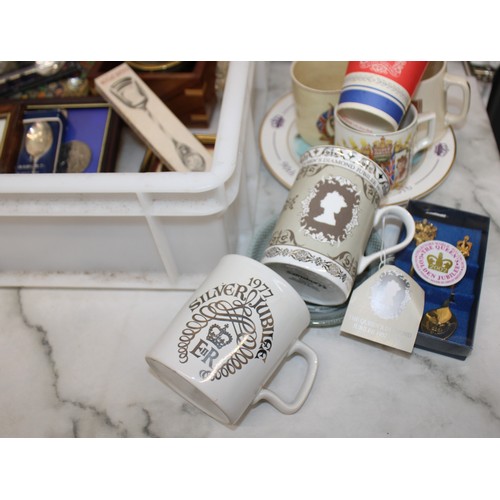 103 - Mixed Collectable Items Inc- Silver Plate/Coins/Royalty/Tins/Etc All AS Found 
Tray Not Included
COL... 