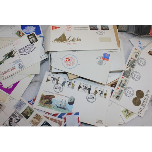 297 - A Quantity Of World Wide Stamps/Envelopes First Day Covers Etc As Found