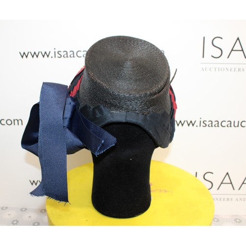 110 - 2 x Collectable Salvation Army Bonnets Inside One Hat Box As Shown
Head Not Included