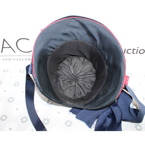 110 - 2 x Collectable Salvation Army Bonnets Inside One Hat Box As Shown
Head Not Included