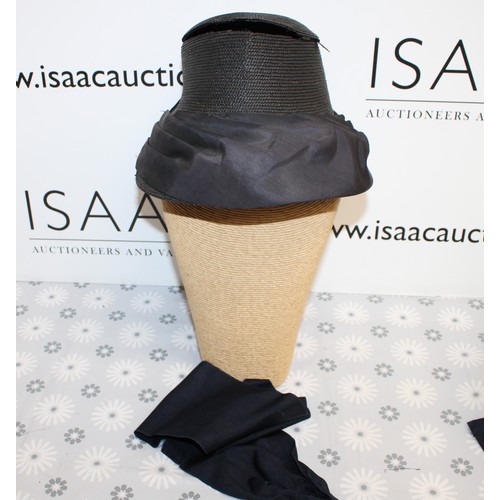 110 - 2 x Collectable Salvation Army Bonnets Inside One Hat Box As Shown
Head Not Included