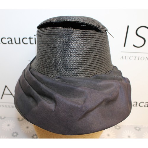 110 - 2 x Collectable Salvation Army Bonnets Inside One Hat Box As Shown
Head Not Included