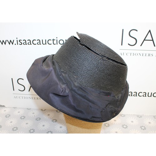 110 - 2 x Collectable Salvation Army Bonnets Inside One Hat Box As Shown
Head Not Included