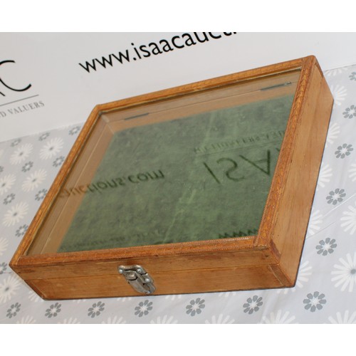191 - Small Wooden Glass Topped Display Cabinet 30cm x 25.3cm
COLLECTION ONLY
