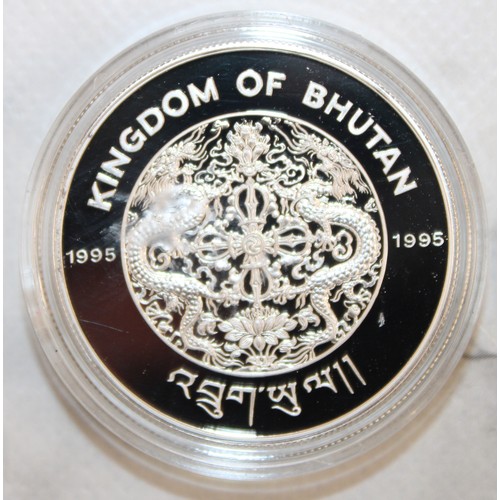 560 - 2 x Collectable Commemorative Silver Proof Coins In Honour Of Queen Elizabeth The Queen Mother 1: 19... 