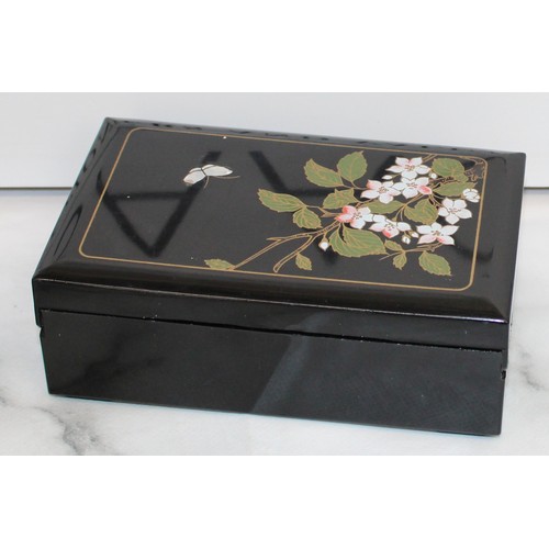 200 - Three Collectable Jewellery Boxes/Boxes Inc Decorative Plastic Lacquer-Style Travel Jewellery Box Ma... 