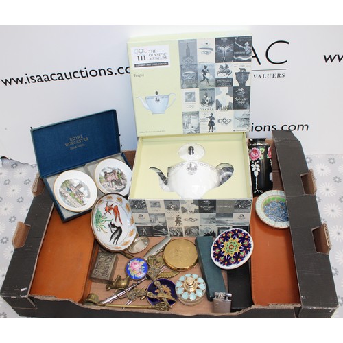 203 - A Box Of Mixed Collectables As Shown
COLLECTION ONLY CM7 2DG