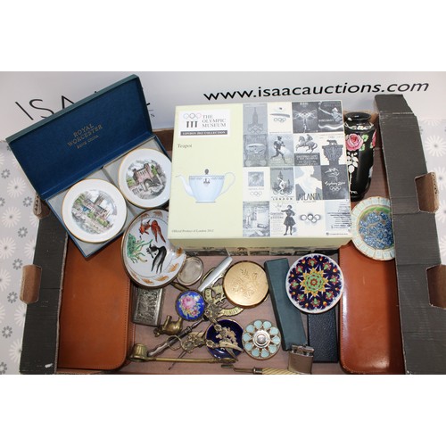203 - A Box Of Mixed Collectables As Shown
COLLECTION ONLY CM7 2DG