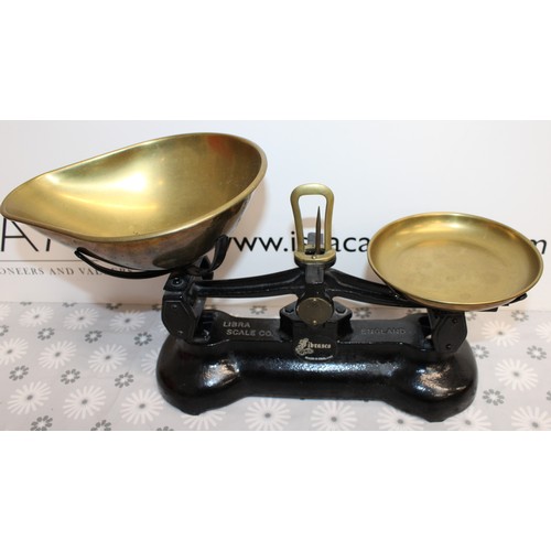 206 - A Set Of Vintage Scales Including  7 x Weights Made In England By The Libra Scale Co Featuring A Cas... 
