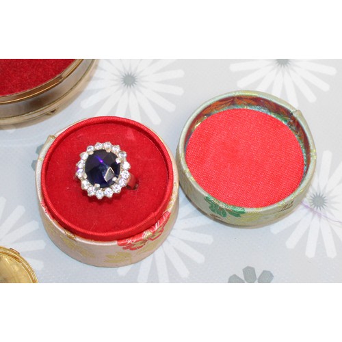 209 - Selection Of Trinket/Compacts/Boxed Houppette Etc All As Found
COLLECTION ONLY