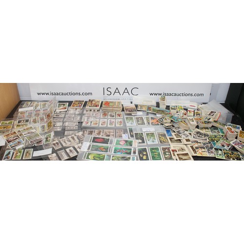 213 - A Quantity Of Cigar/Cigarette/Tea Cards Etc AF