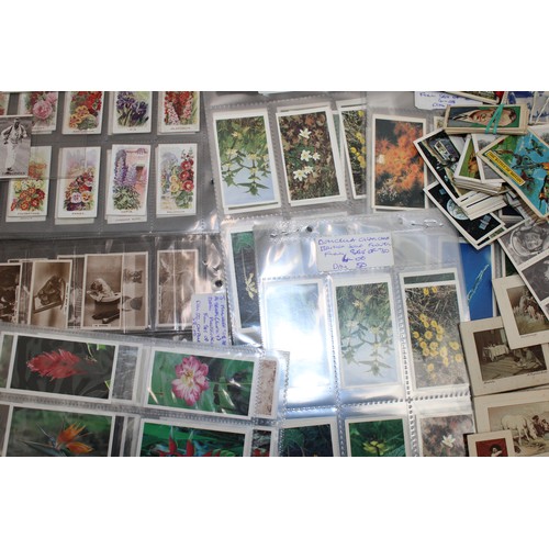 213 - A Quantity Of Cigar/Cigarette/Tea Cards Etc AF
