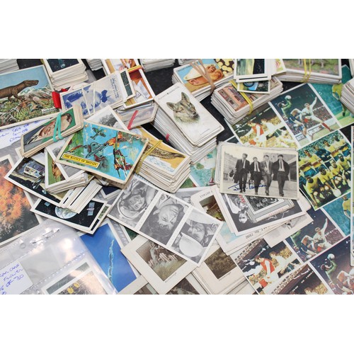 213 - A Quantity Of Cigar/Cigarette/Tea Cards Etc AF