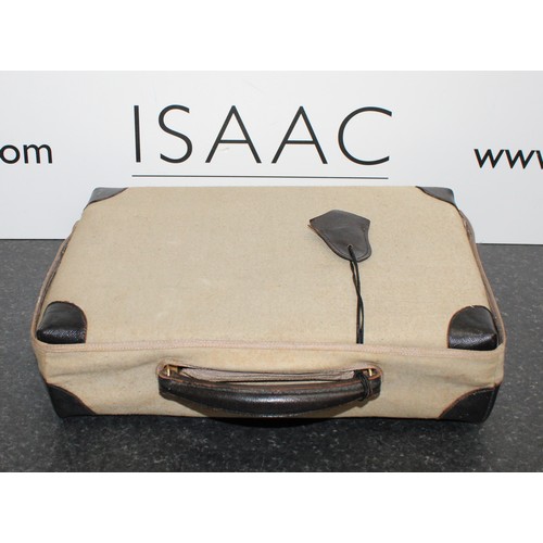 215 - A Collectable Men's Vanity Set In A Leather Case AF