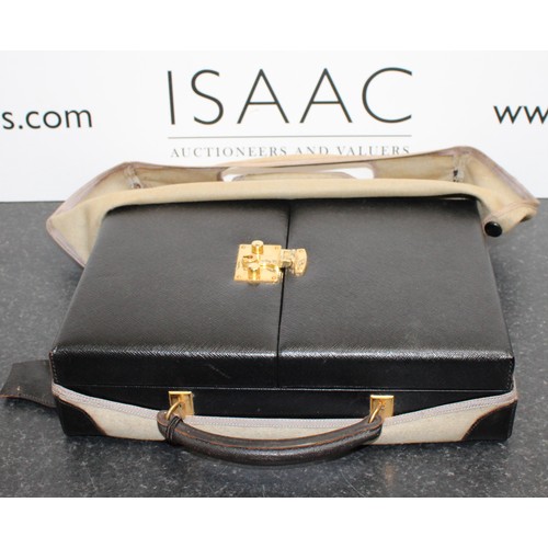 215 - A Collectable Men's Vanity Set In A Leather Case AF